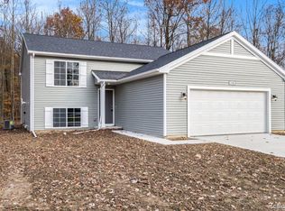 1340 Timberline Dr, Flint, MI 48507