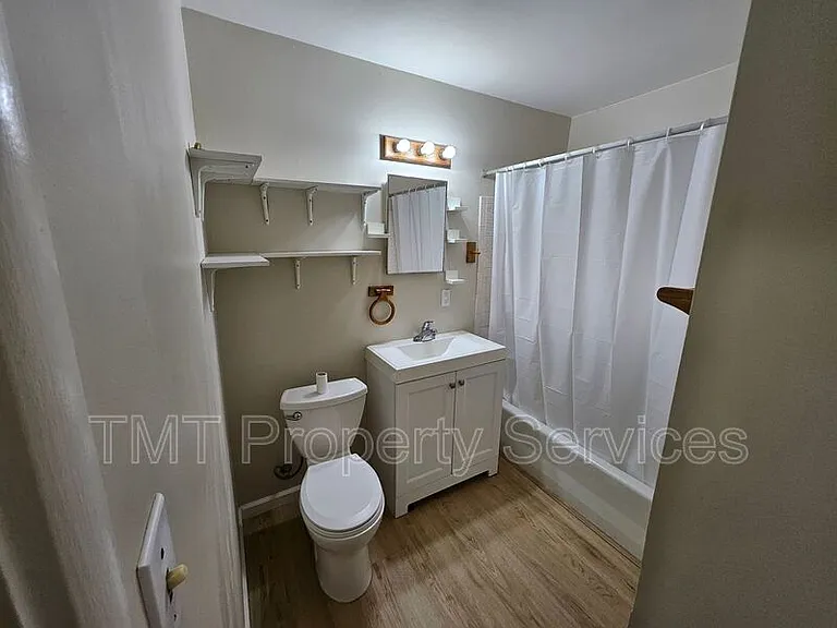 137 W 3rd St — Photo 25