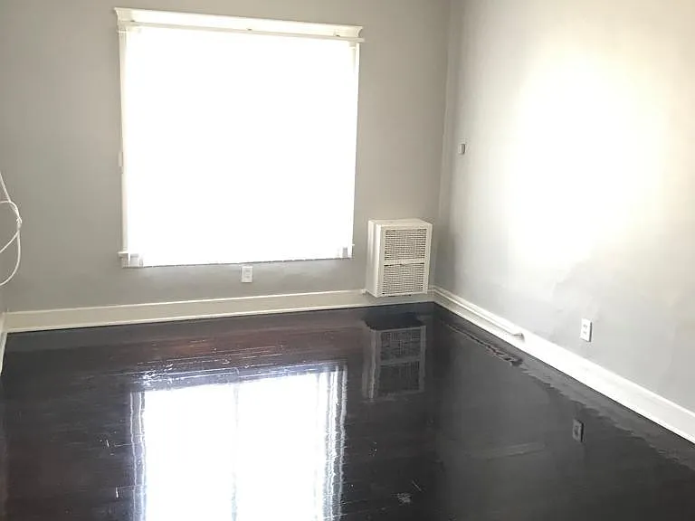 1360 S Burlington Ave #204 — Photo 4