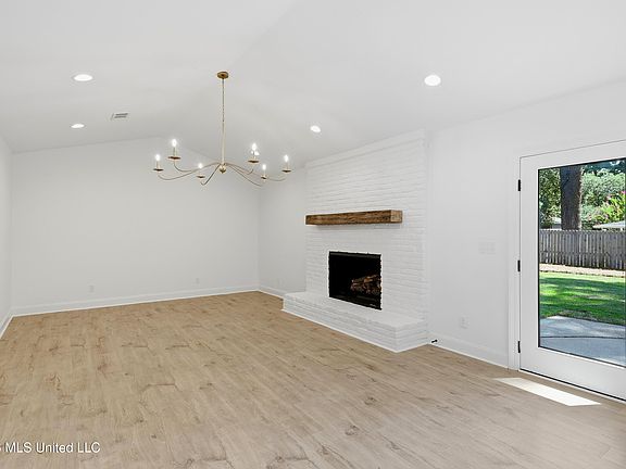 3rd image of 5326 Balmoral Dr
