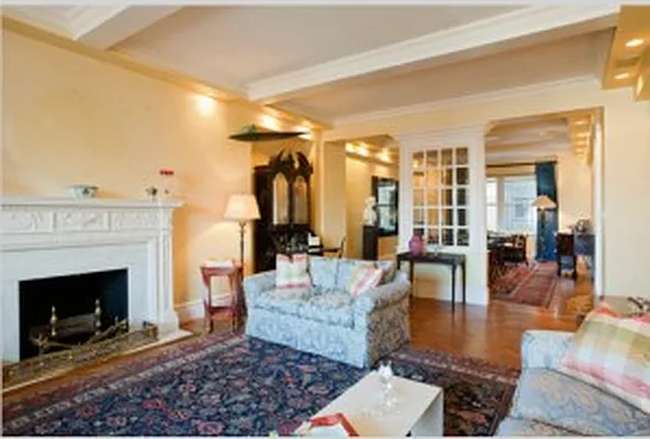 Sold by Avenue Real Estate | media 9