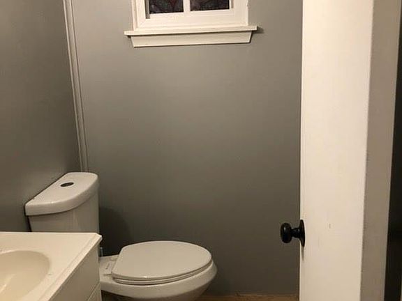 5th image of 1009 E Holbrook Ave