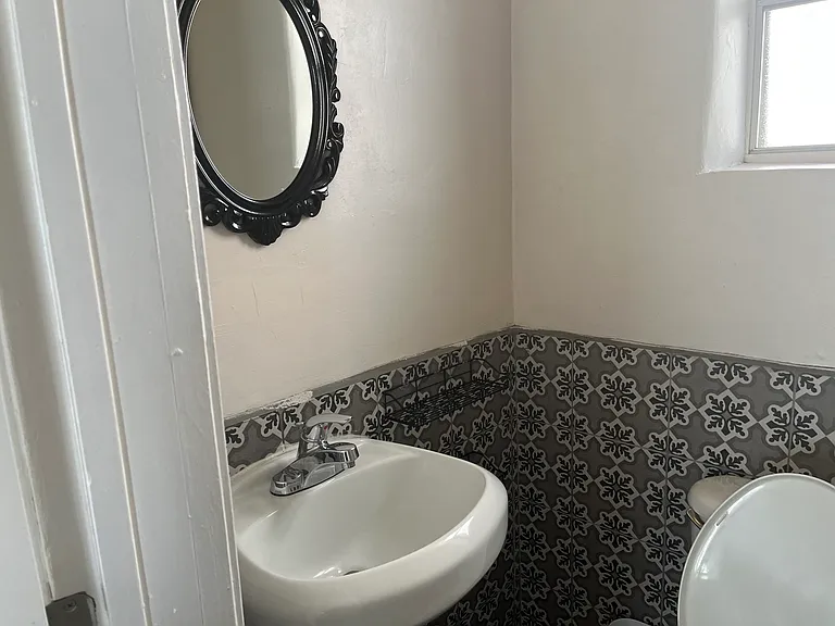 Renovated, Loaded, 1 Bedroom w/ Custom Touches — Photo 10