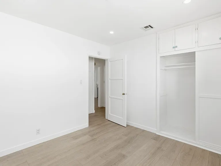 17418 Califa St — Photo 24