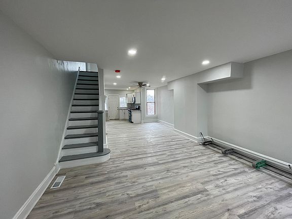 2nd image of 5362 W Oxford St