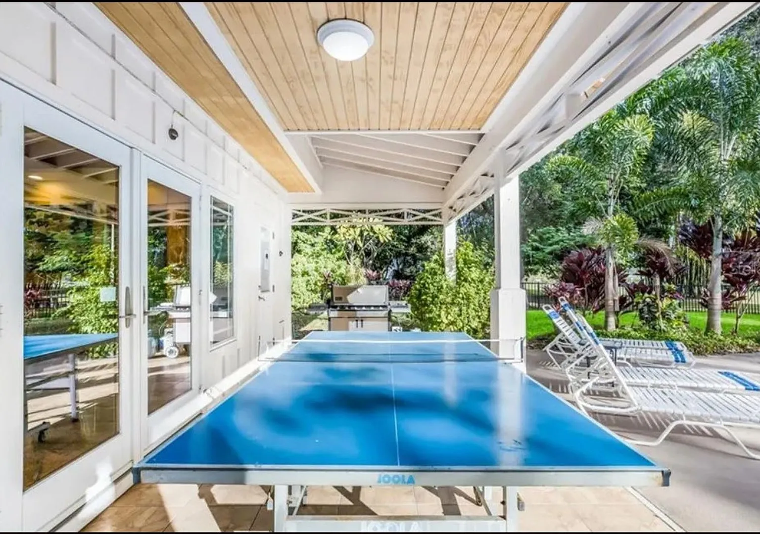 Furnished home on Palma Sola Bay with dock and pool — Photo 2