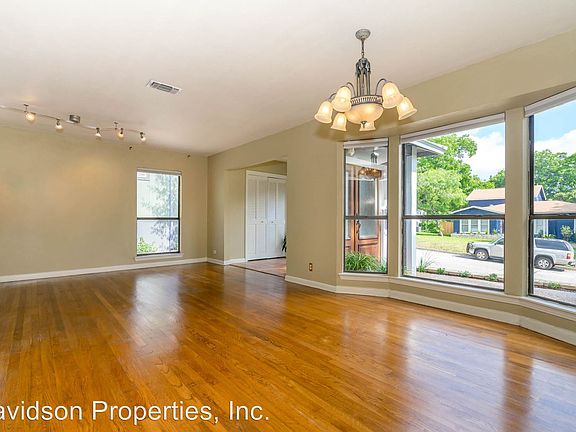 5th image of 244 E Edgewood Pl