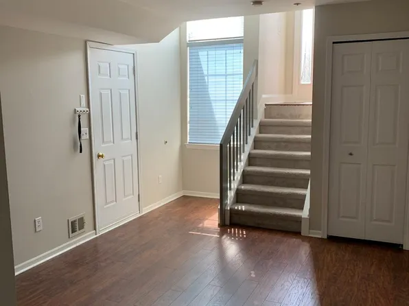 49613 Draper Cir, Plymouth, MI 48170