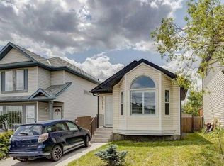 2142 E Country Hills Cir NW, Calgary, AB T3K4Z3