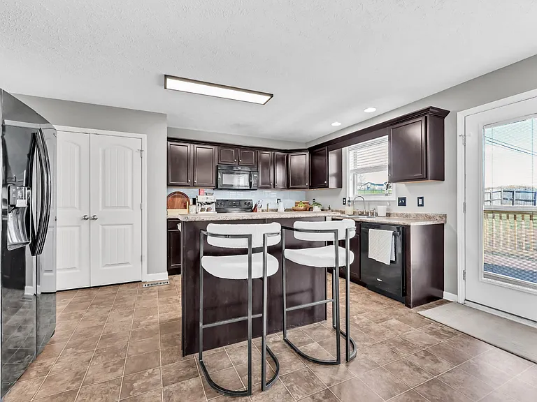 3460 Oak Creek Dr — Photo 19