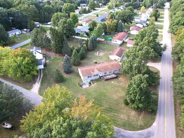 1852 N Lincoln Rd, Ludington, MI 49431