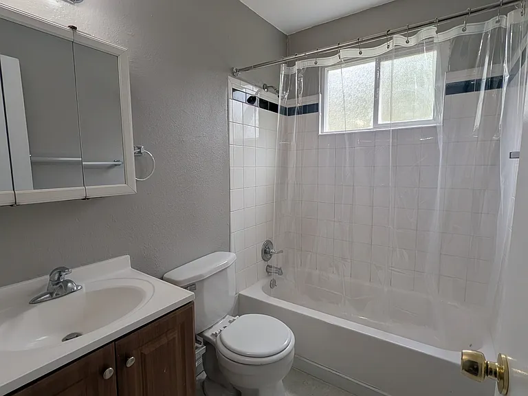 970 Newton St #B — Photo 10
