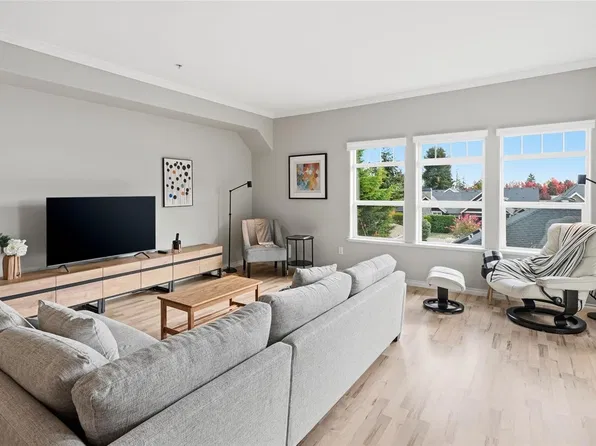 399 Wembley Rd #205, Parksville, BC V9P 0A6