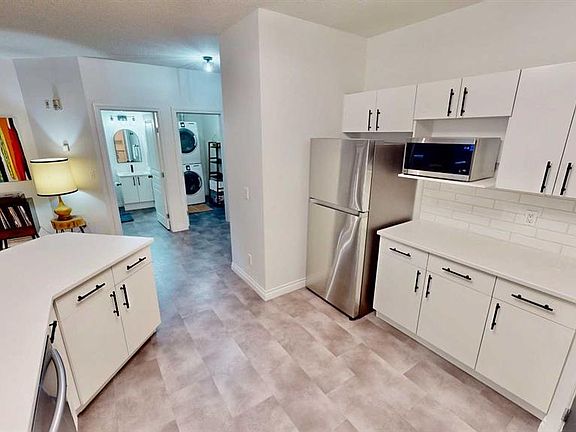 5th image of 138 N 18th Ave SE #203