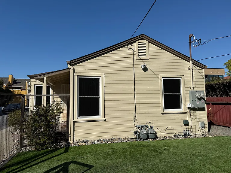 Single-story 800 square foot 2-bedroom 1-bath duplex rear unit conveniently situated in exciting Downtown San Carlos and near Caltrain station.