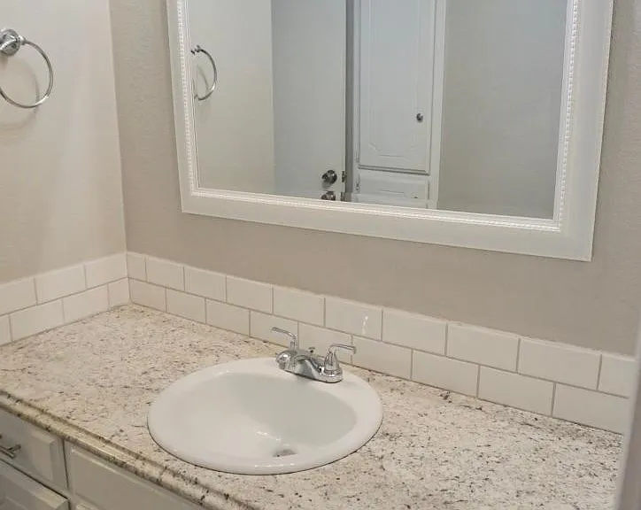 9027 N Rockwell Dr — Photo 13