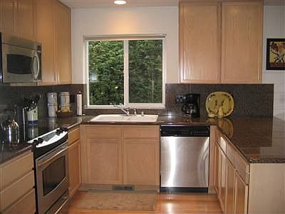 High end kitchen boasts hardwoods, granite, and GE Profile SS appliances!
