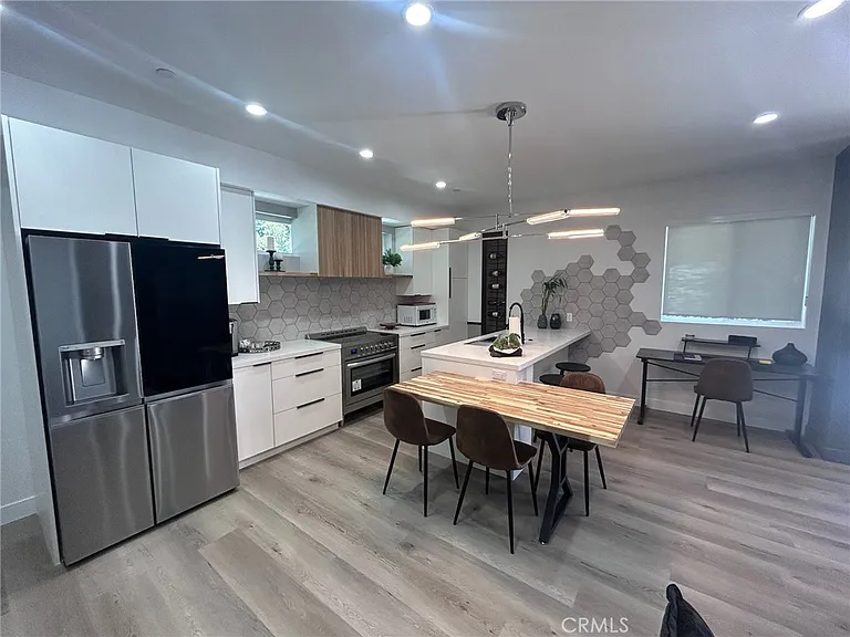 15803 Vose St — Photo 15