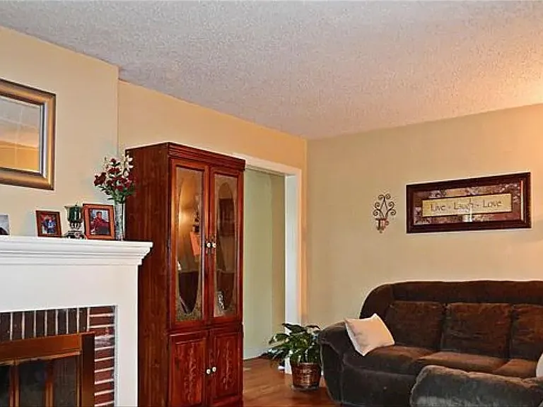 5253 N Spruce Ave — Photo 3