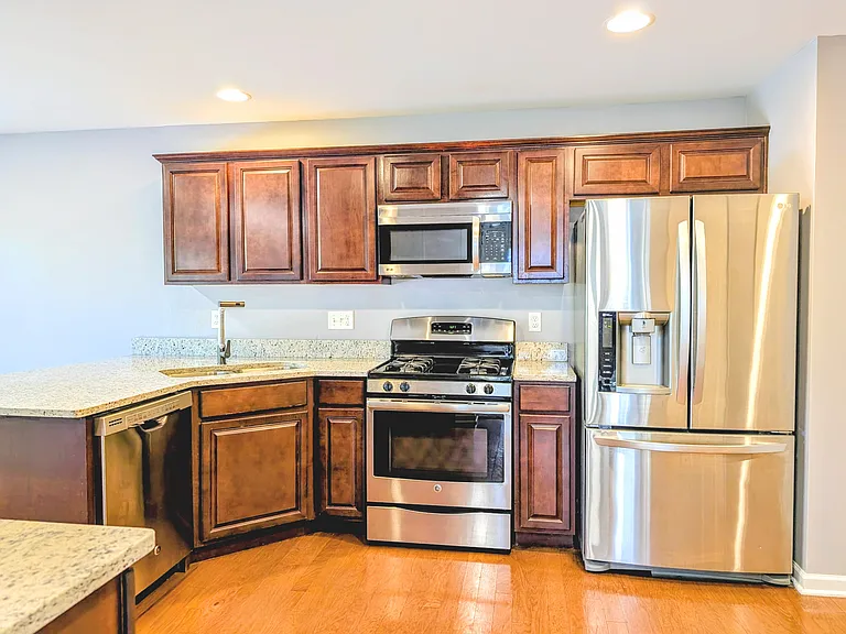 2540 Carlisle Ln — Photo 12