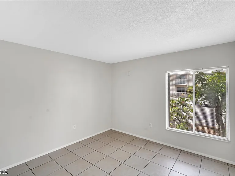 1830 Maravilla Ave #401 — Photo 16