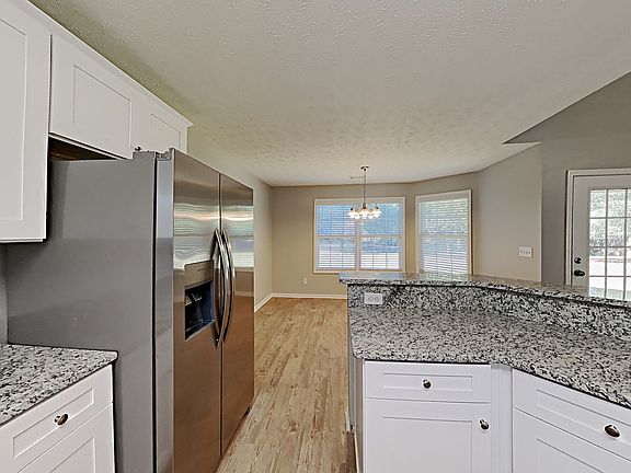 5th image of 305 Fletcher Ct