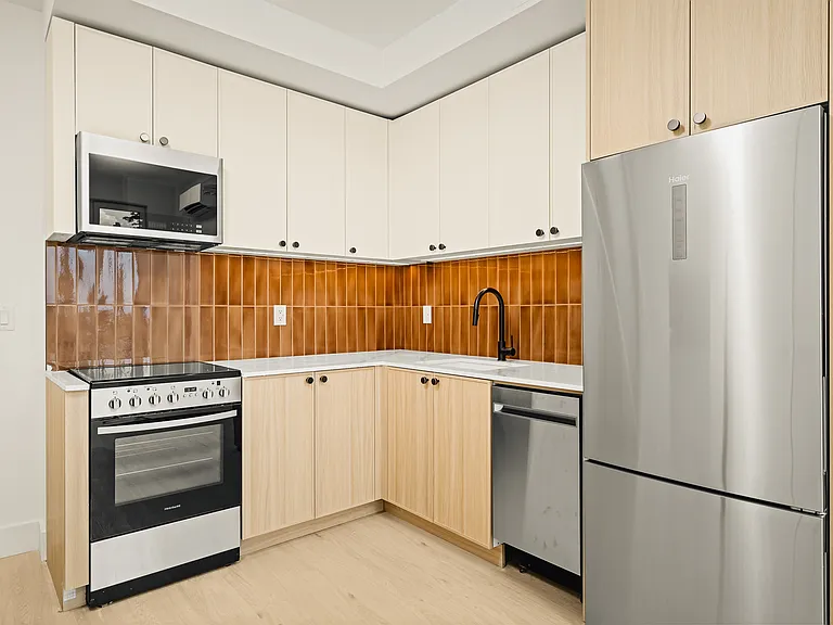 733 Lincoln Pl #1302 — Photo 3