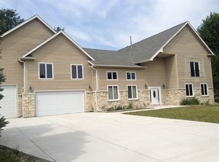 28W688 Leverenz Rd, Naperville, IL 60564