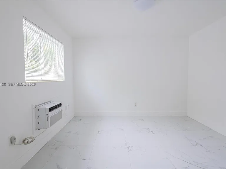 979 SW 10th St #2 — Photo 11