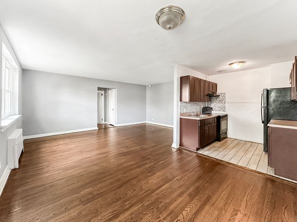 7002 N Broad St #111