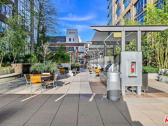 4th image of 1111 S Grand Ave APT 909