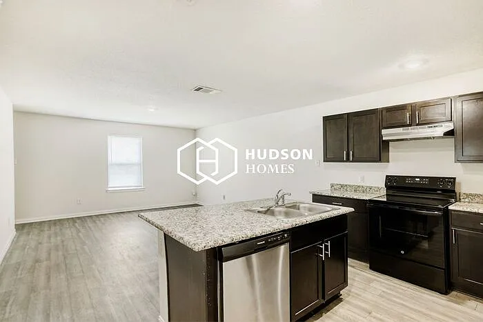 8521 Dosia St — Photo 4