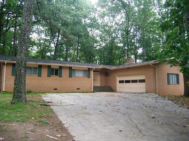 4553 N Peachtree Rd — Photo 1