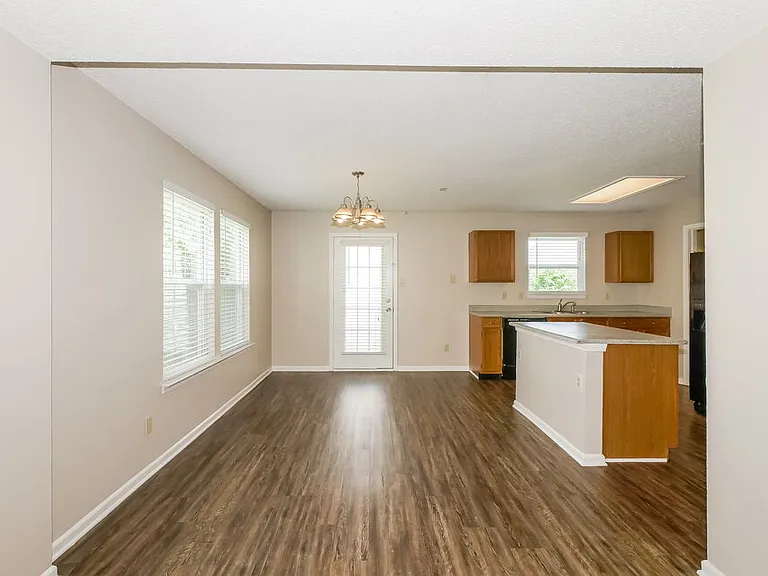 2282 Shadowbrook Dr — Photo 7