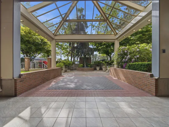 7326 Antrim Ave #203, Burnaby, BC V5J 4M8