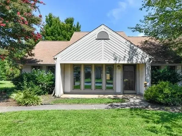 4207 Sunburst Dr, High Point, NC 27265