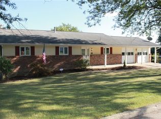 18 Chestnut Hill Dr, Greensburg, PA 15601