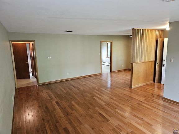 5th image of 3205 NW Rochester Rd