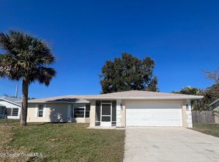 911 Forest St NE, Palm Bay, FL 32907