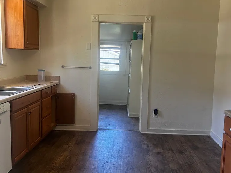 308 N Washington St — Photo 6