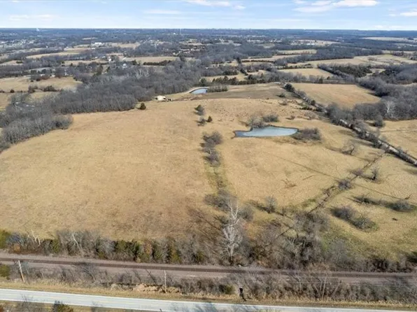 18904 S Francy Rd, Pleasant Hill, MO 64080