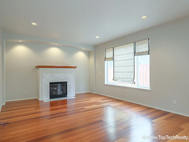 504 NE Caden Ave — Photo 10