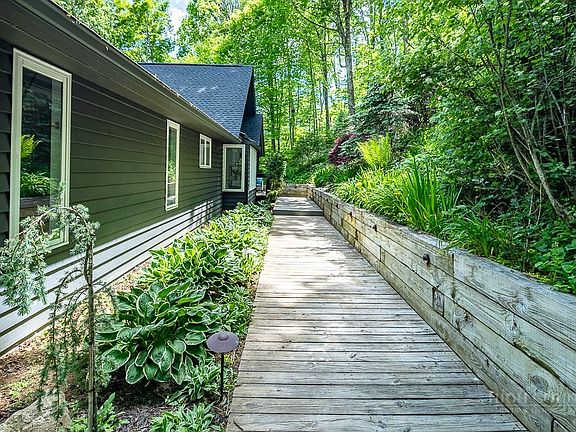 3rd image of 4003 Woodlands Drive