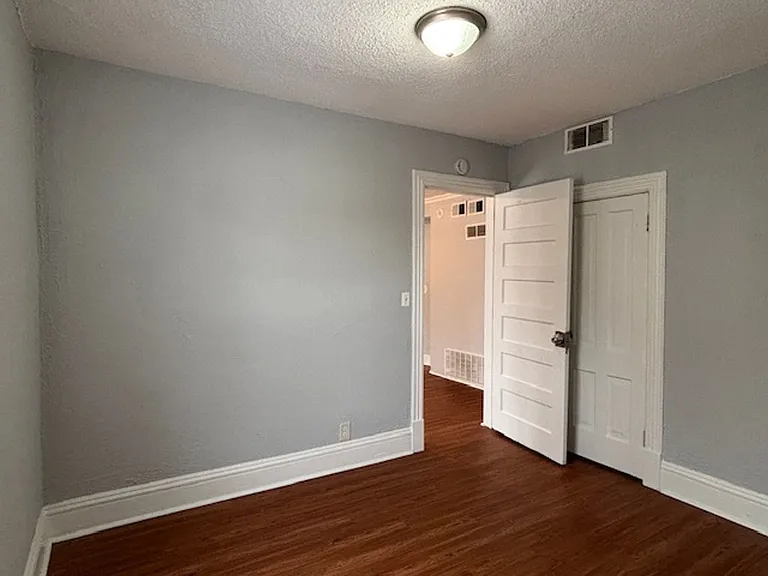 580 Thomas Ave W — Photo 14