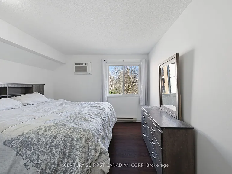 2228 Trafalgar St #201 — Photo 15