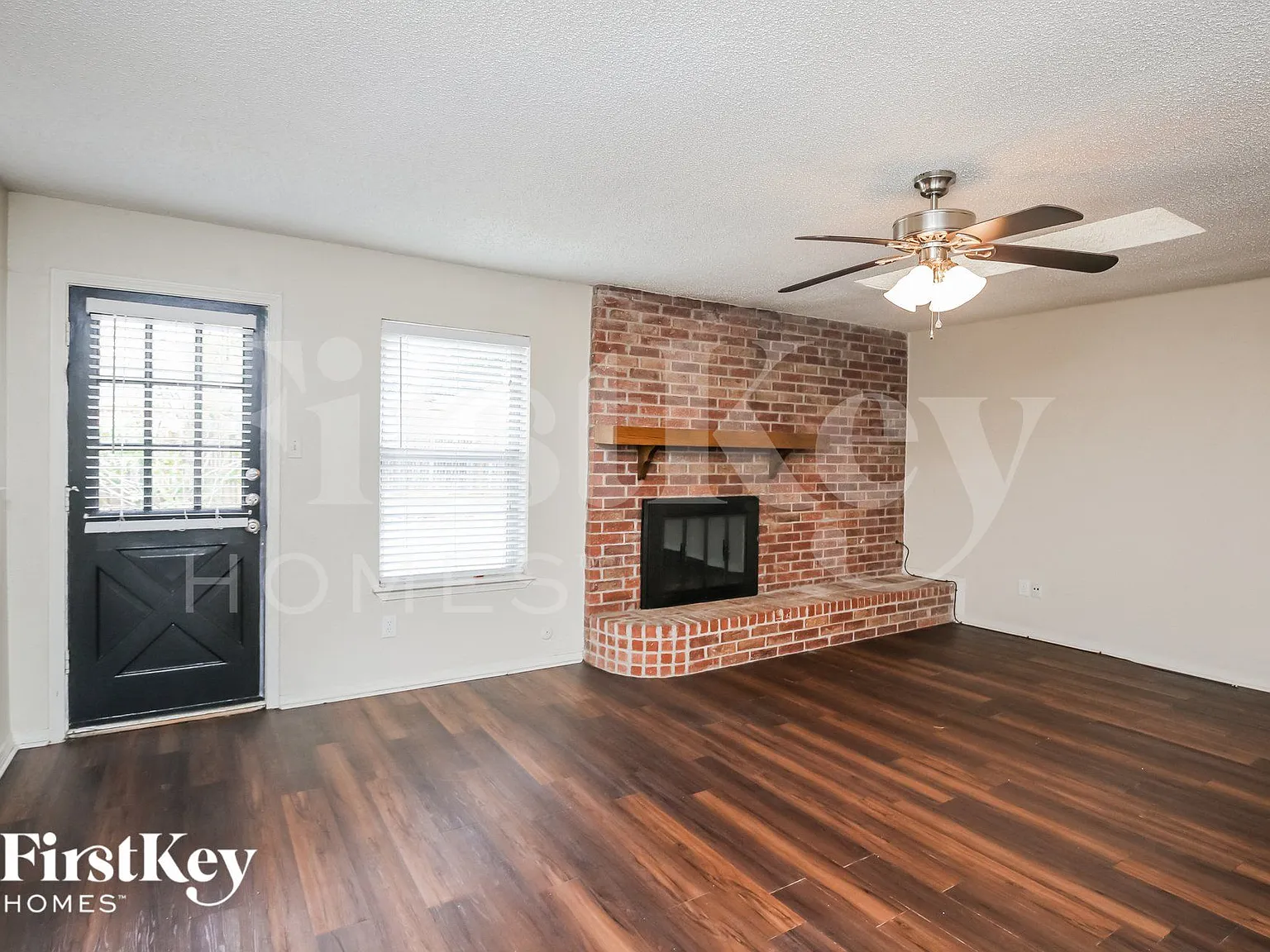3 bed, 2.0 bath, 1423 sqft, $2,180 — Photo 3