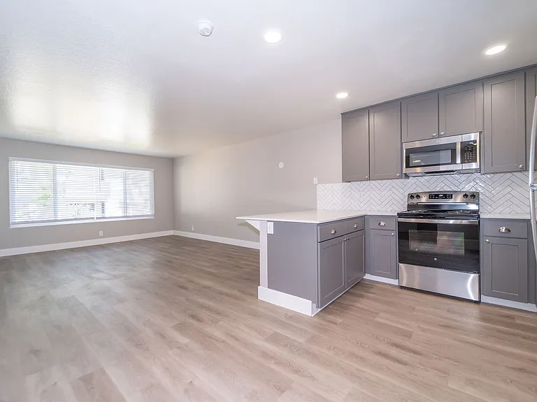 Mission Heights Apartments — Photo 22