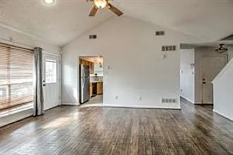 201 Teakwood Ln — Photo 7