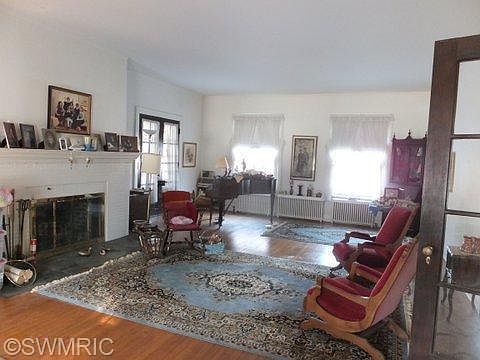4th image of 2319 Yankee St