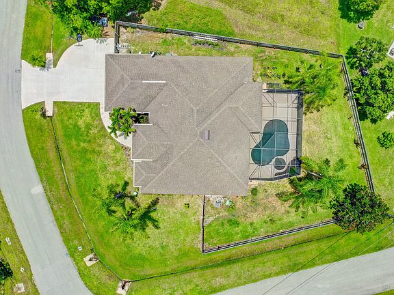 3rd image of 5631 NW Crocus Avenue
